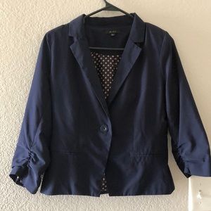 Navy blue cropped sleeve blazer